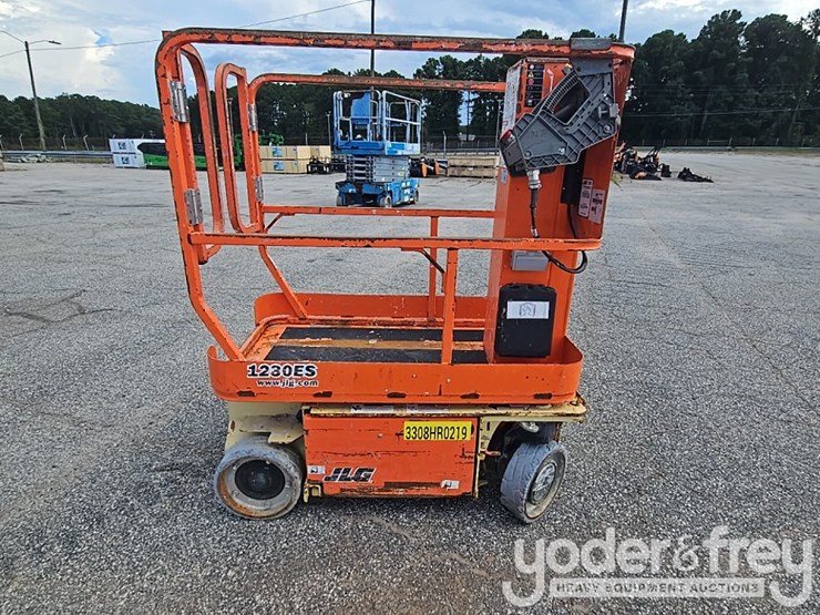 2017-jlg-1230es-image-6