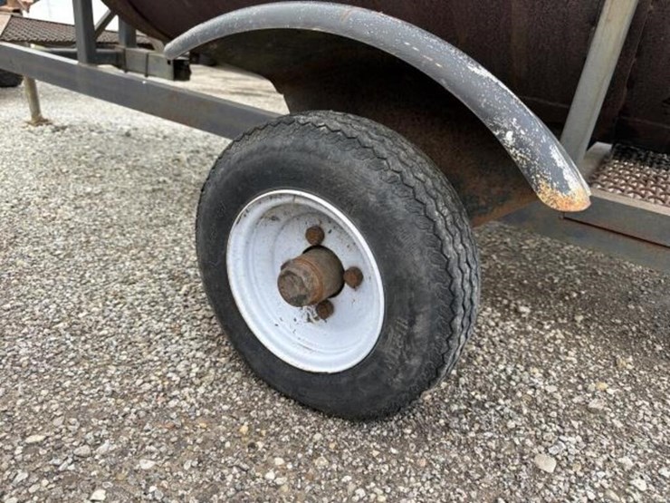 5-foot-barrel-smoker-on-trailer-image-7