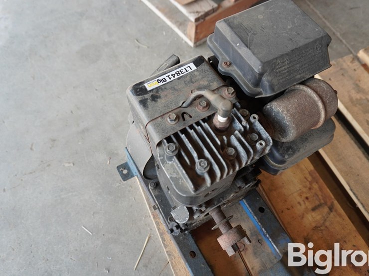 briggs-&-stratton-3-hp-gas-motor-image-10