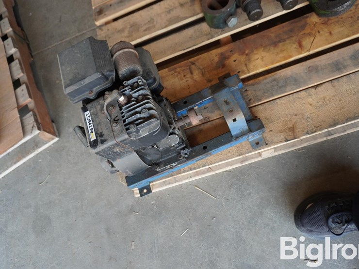 briggs-&-stratton-3-hp-gas-motor-image-2