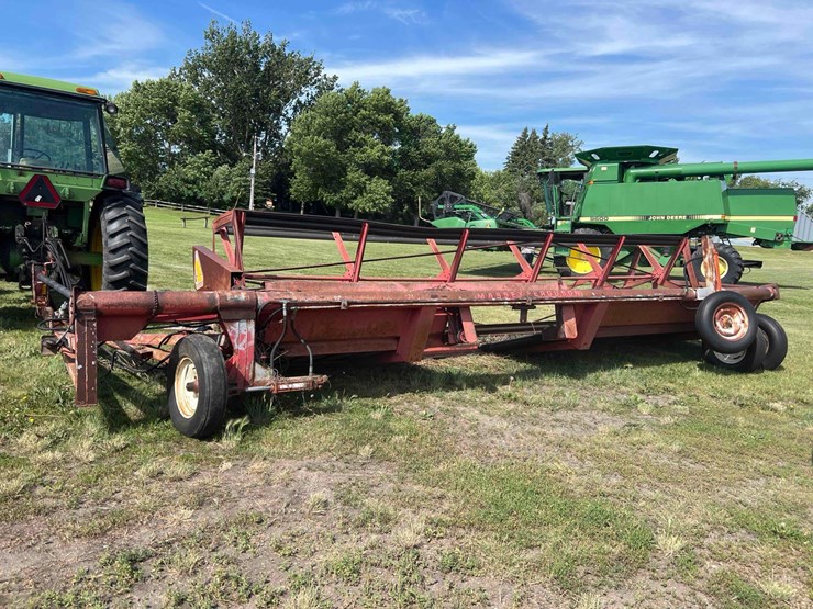 massey-ferguson-pull-type-windrower-image-1