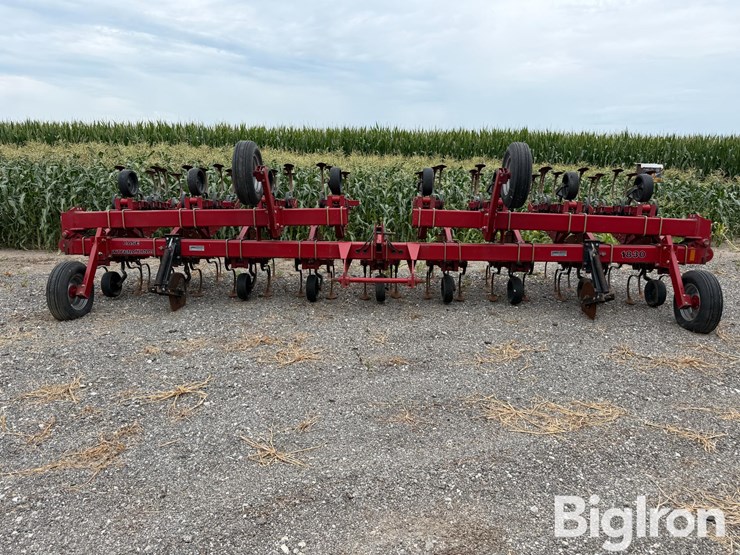 case-ih-1830-image-2
