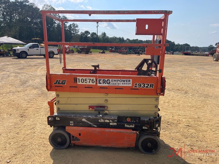 2017-jlg-1932r-image-6