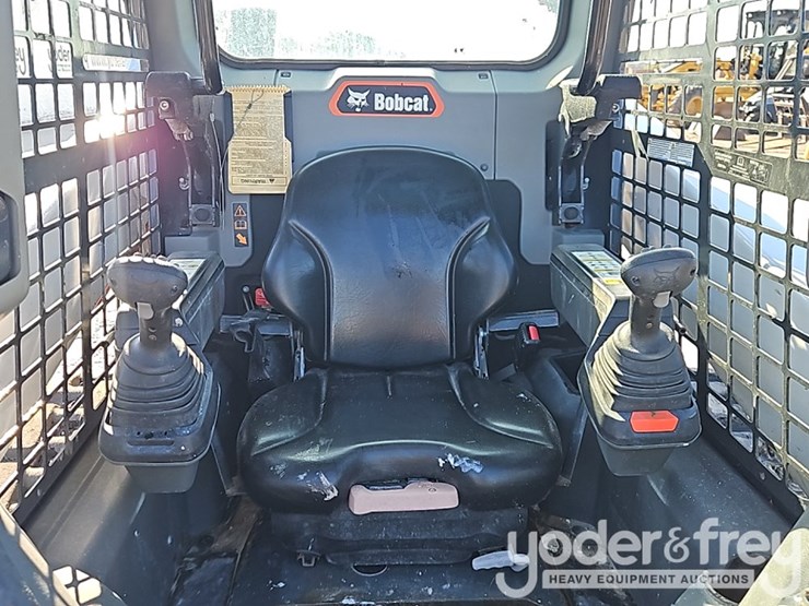 2024-bobcat-t64-image-25