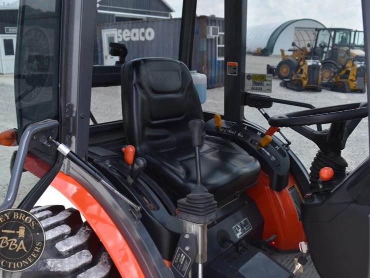 2013-kubota-b3000hsd-image-34