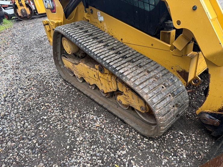 2023-caterpillar-259d3-image-12