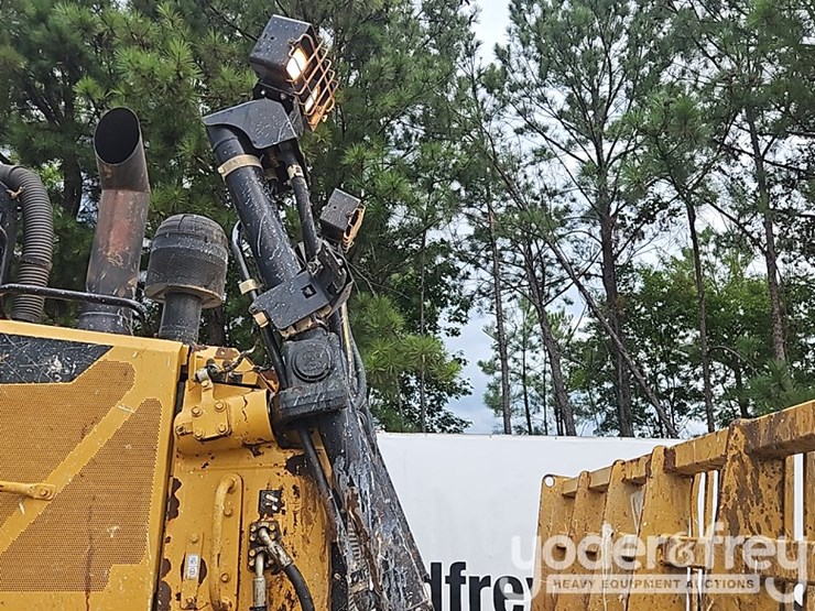 2014-caterpillar-d6t-image-15