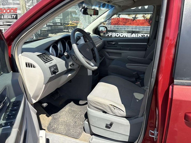 2008-dodge-caravan-image-11