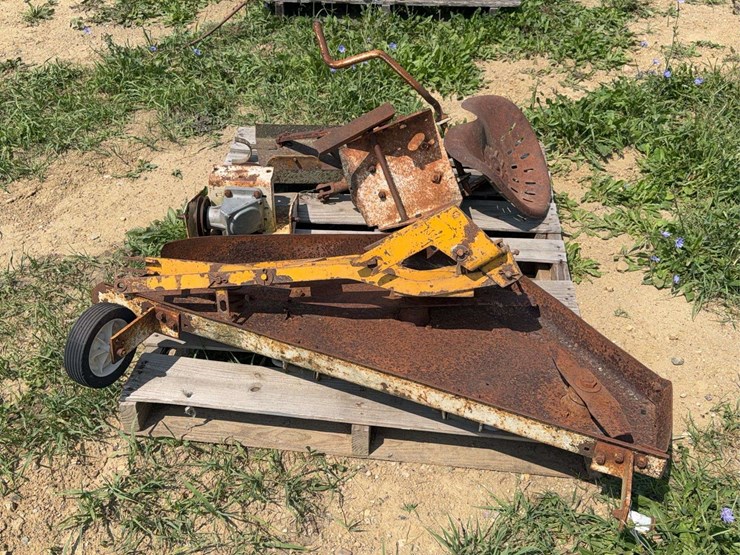 cub-cadet-mower-deck-image-1