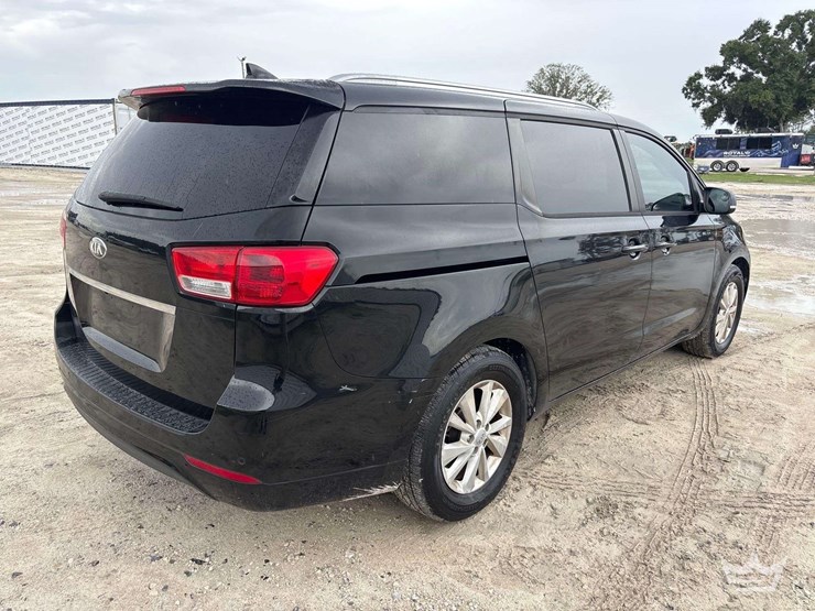 2017-kia-sedona-image-2