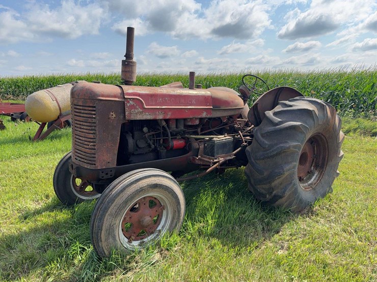 international-mccormick-deering-wd-9-image-1
