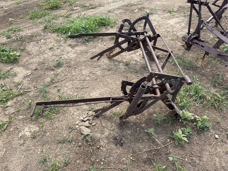 international-harvester-four-row-mounted-cultivator-image-13