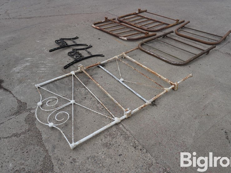 bench-brackets-&-headboards-image-5