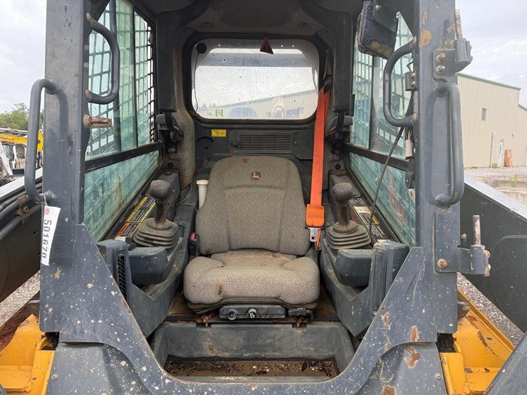2021-deere-333g-image-14