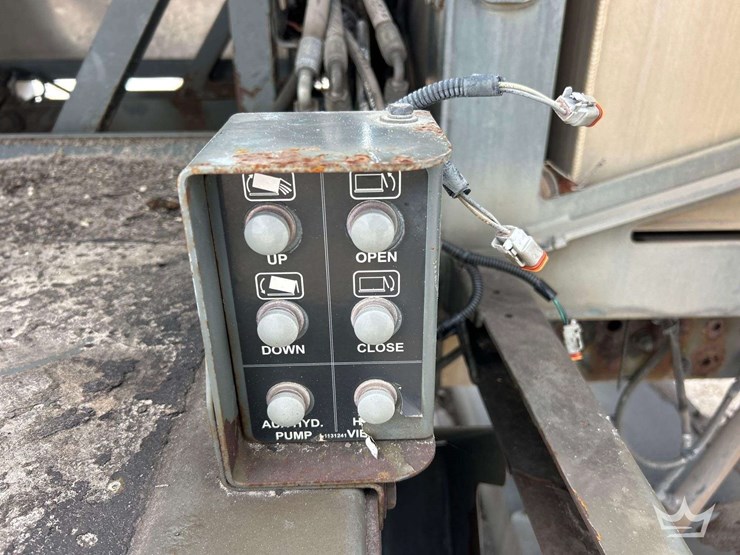 2019-freightliner-m2-106-image-17