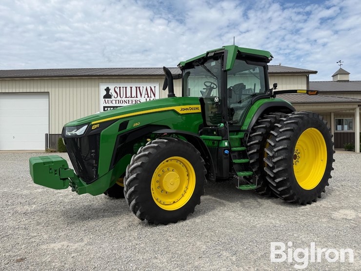 2025-john-deere-8r-250-image-1