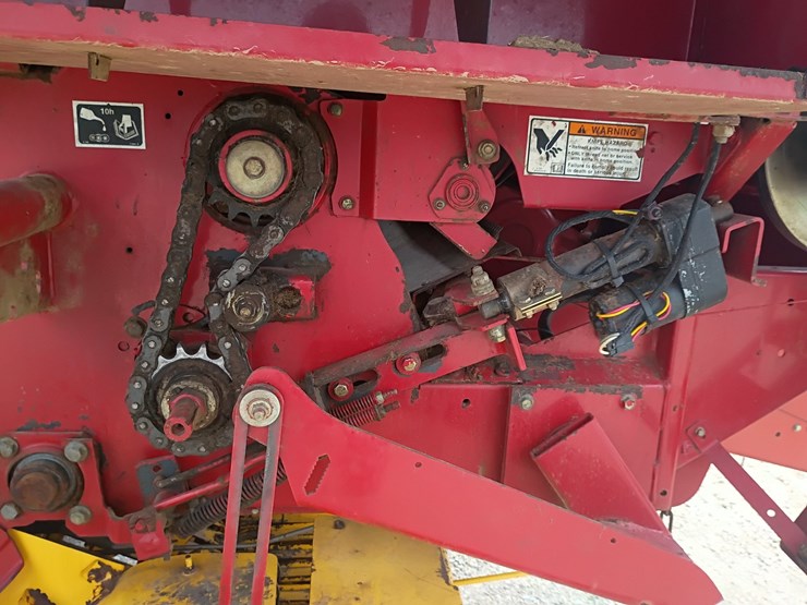 new-holland-br7070-image-32