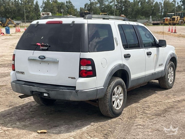 2006-ford-explorer-image-3