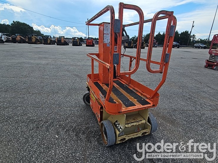 2017-jlg-1230es-image-3