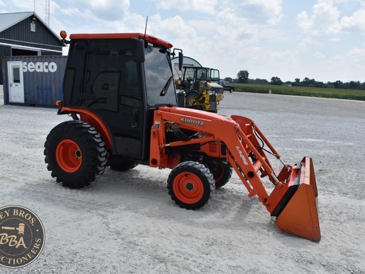 2013-kubota-b3000hsd-image-17