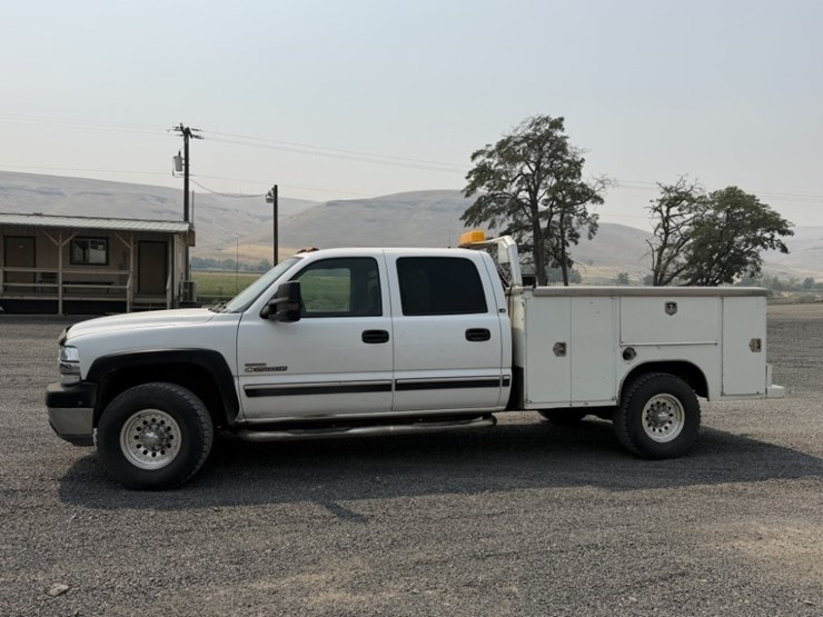 2002-chevrolet-silverado-2500hd-image-2