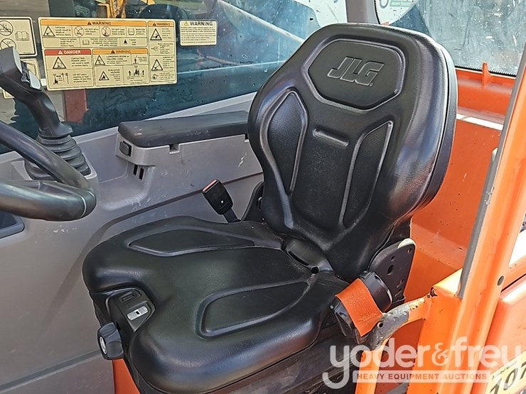 2018-jlg-742-image-25