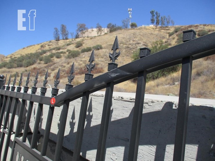 7'-x-20'-bi-parting-driveway-farm-gate-image-5
