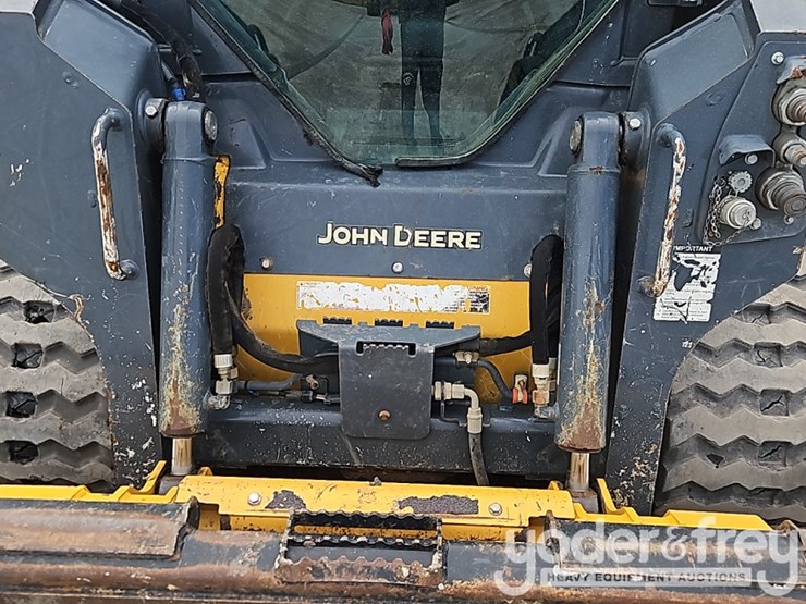 2022-deere-317g-image-15