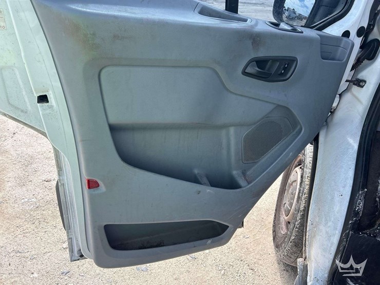 2017-ford-transit-image-14
