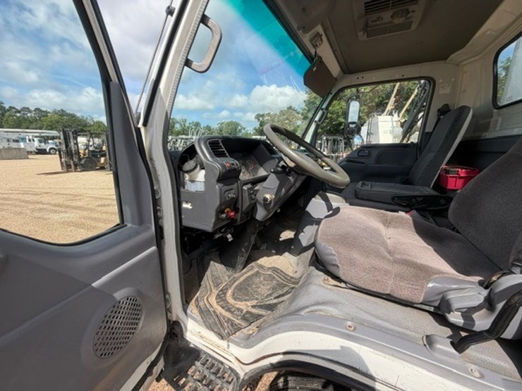 2007-isuzu-npr-image-46