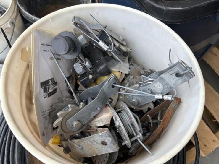 skid-of-fencing-tools-and-miscellaneous-items-image-5