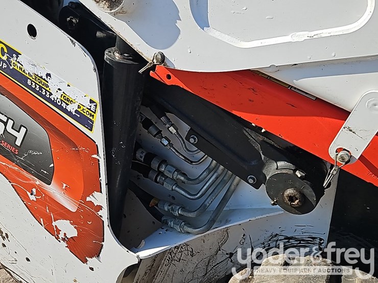 2024-bobcat-t64-image-12
