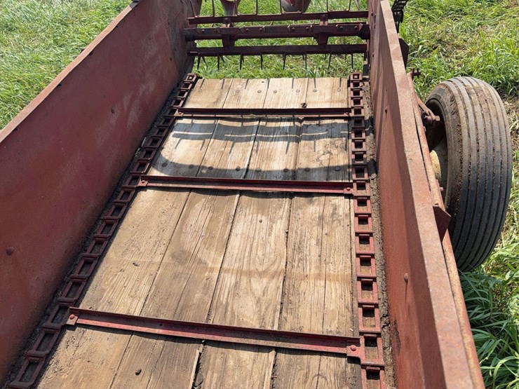 international-harvester-horse-drawn-manure-spreader-image-28