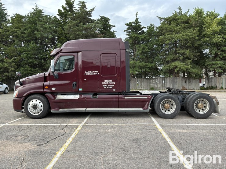 2014-freightliner-cascadia-125-image-8