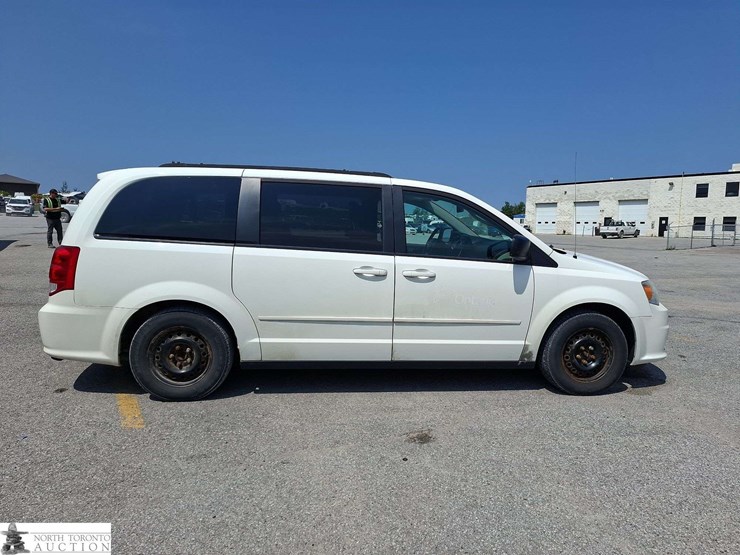 2011-dodge-grand-caravan-se-image-4