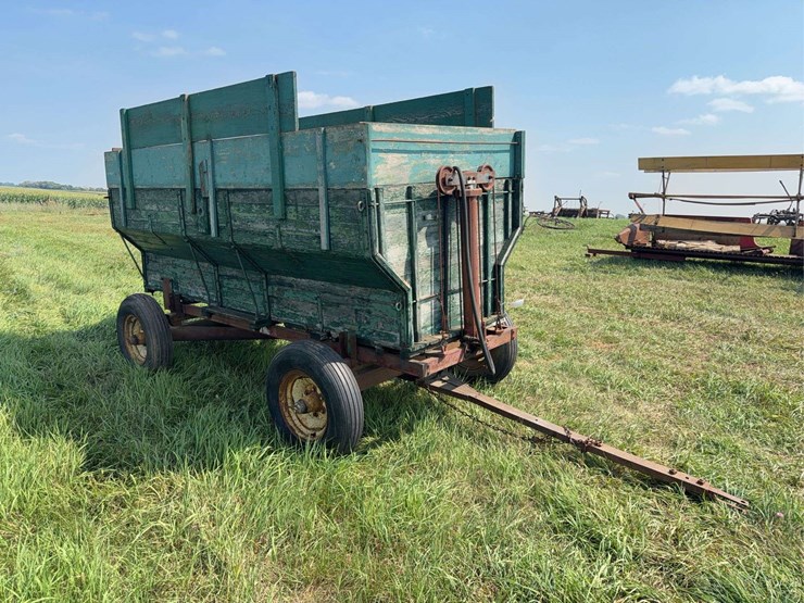 john-deere-running-gear-and-flare-box-wagon-with-simonsen-hoist-image-4