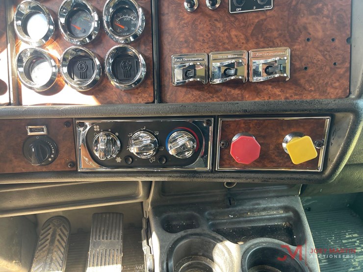 2003-kenworth-t802-day-cab-truck-tractor-image-24