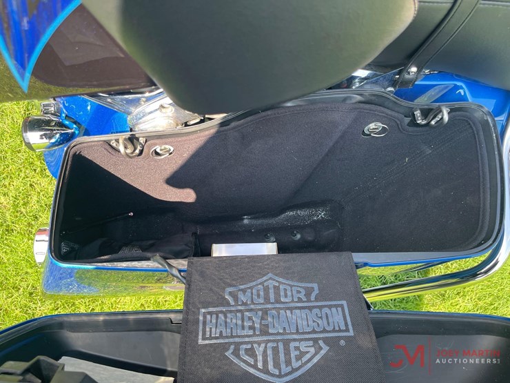 2014-harley-davidson-cvo-limited-mt.-rushmore-project-image-21