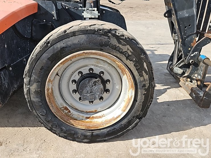 2018-jlg-742-image-10