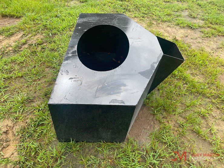 new-/-unused-concrete-bucket-mini-skid-steer-attachment-image-2