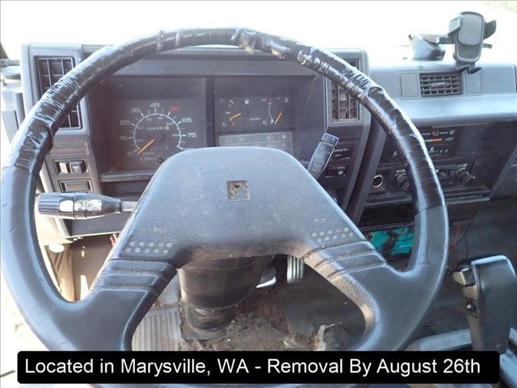 1995-isuzu-npr-image-9