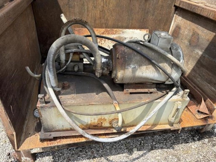 trash-compactor-image-7