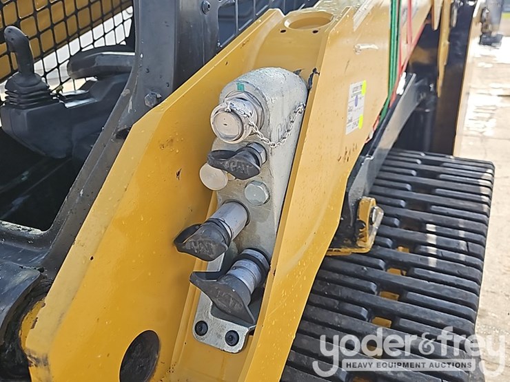 2025-caterpillar-255-image-16