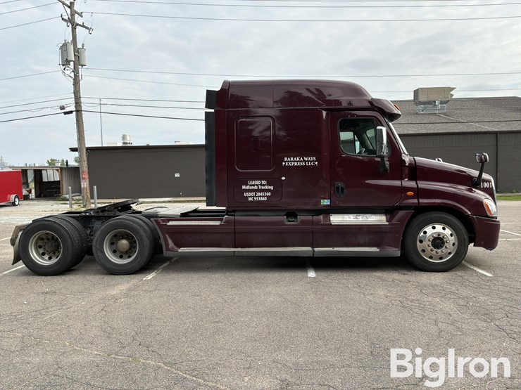 2014-freightliner-cascadia-125-image-4