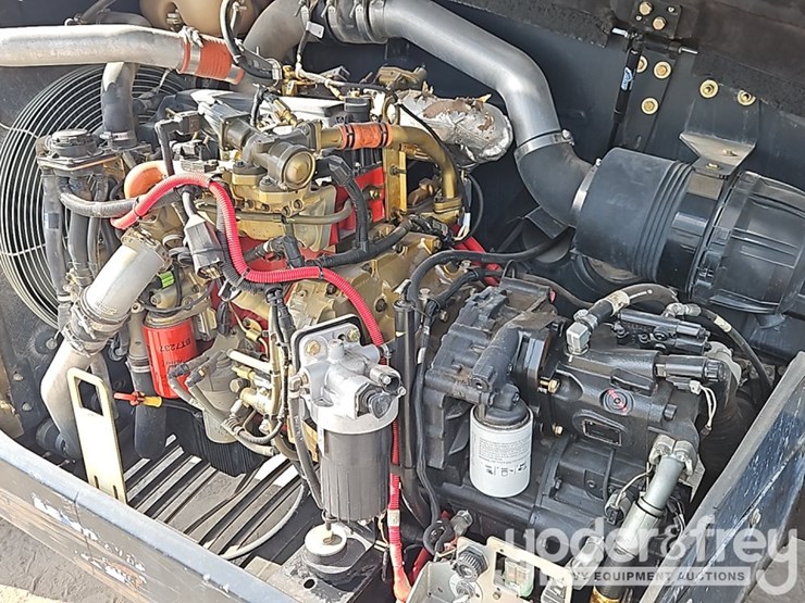 2018-jlg-742-image-22