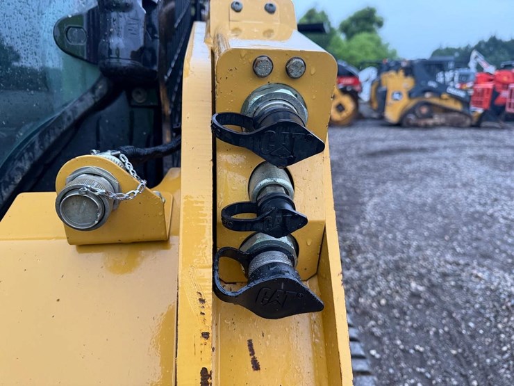 2023-caterpillar-259d3-image-11