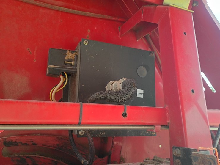 new-holland-br7070-image-33