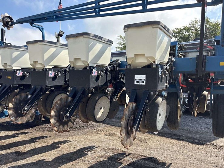 2007-kinze-3600-image-9