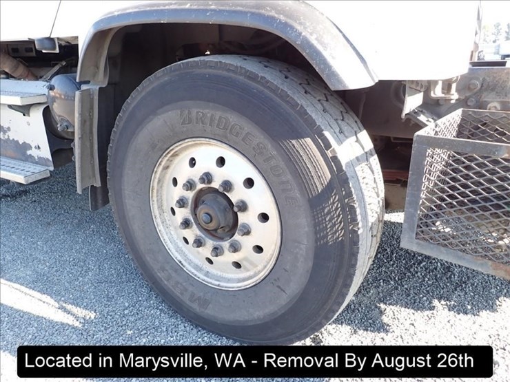 2016-freightliner-114sd-image-34