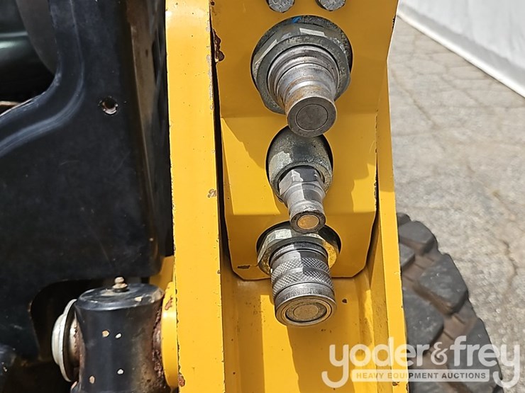 2022-caterpillar-232d-image-23